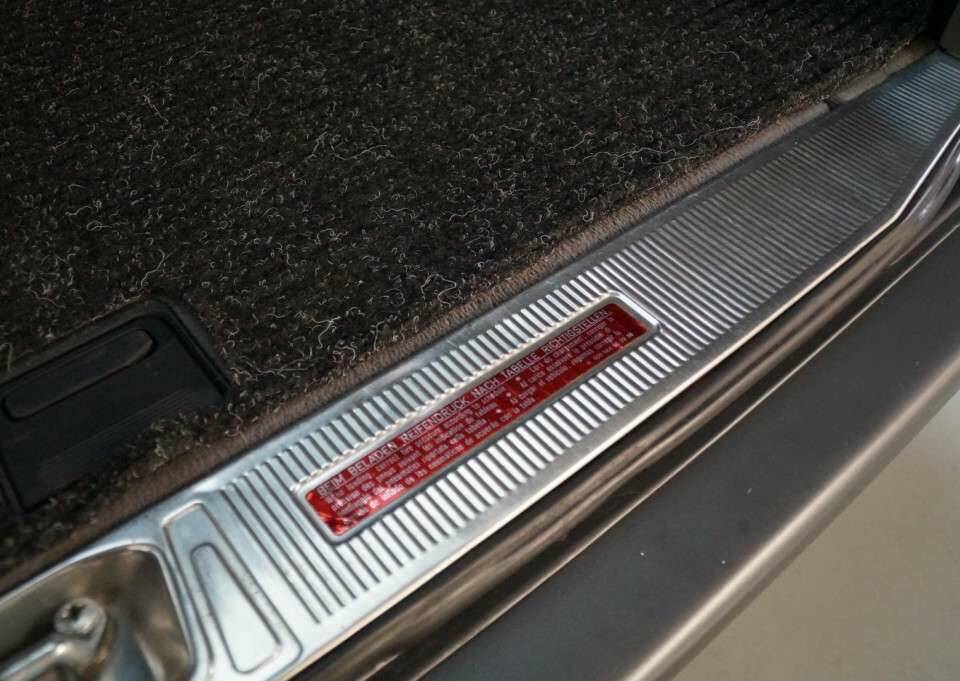 Bild 19/50 von Mercedes-Benz E 280 T (1994)
