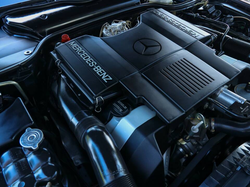 Image 48/50 of Mercedes-Benz 500 SL (1990)