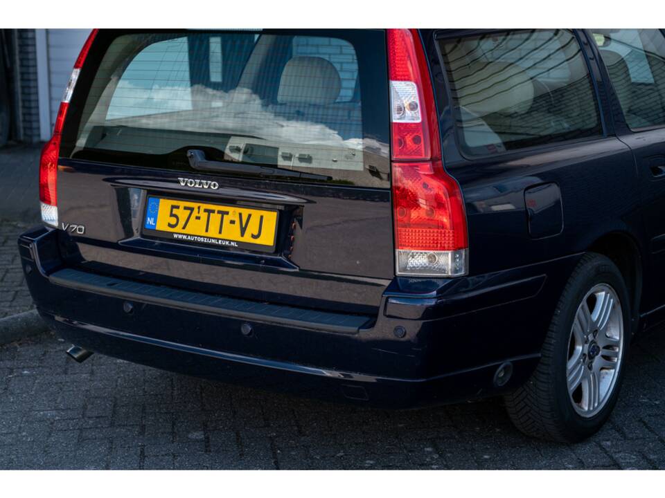 Image 21/43 of Volvo V 70 2.4 (2007)