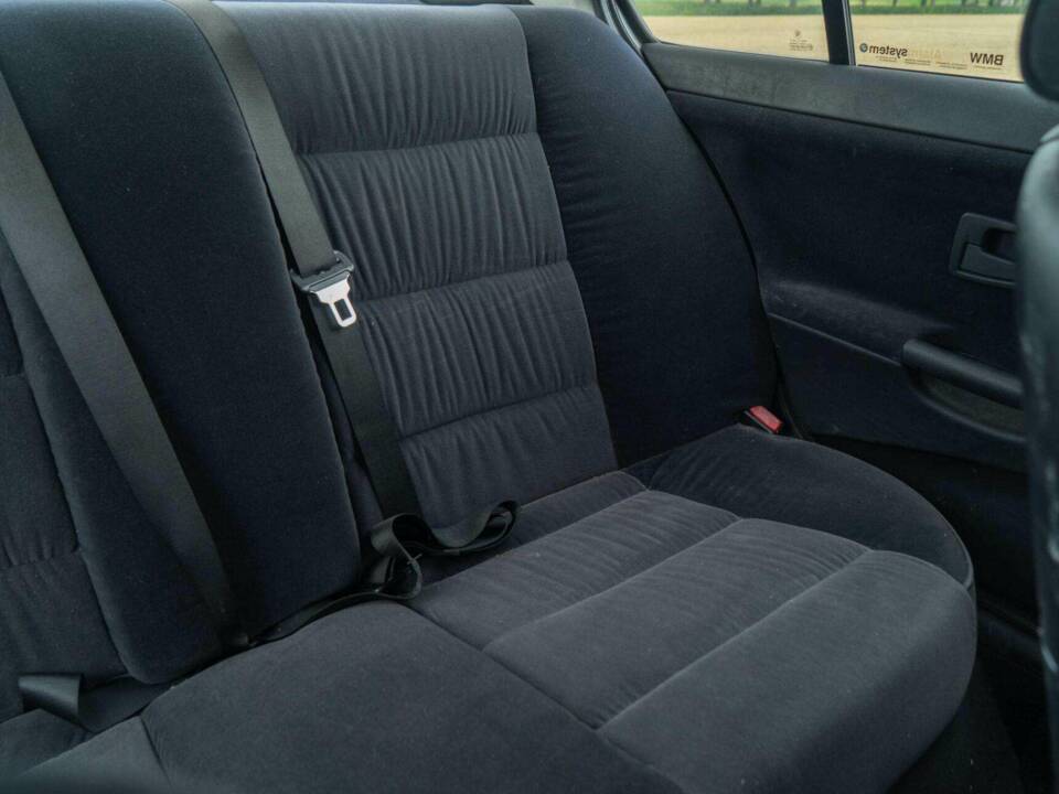 Image 25/40 de BMW 320i (1994)
