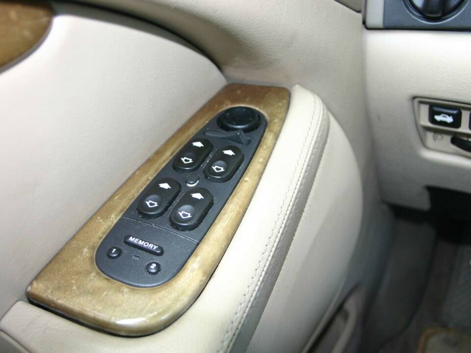Bild 27/51 von Jaguar S-Type 4.0 V8 (2000)