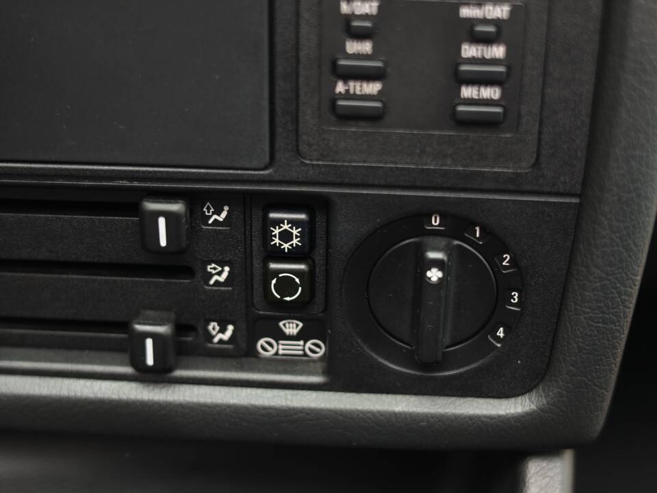 Image 25/82 of BMW 325ix (1989)