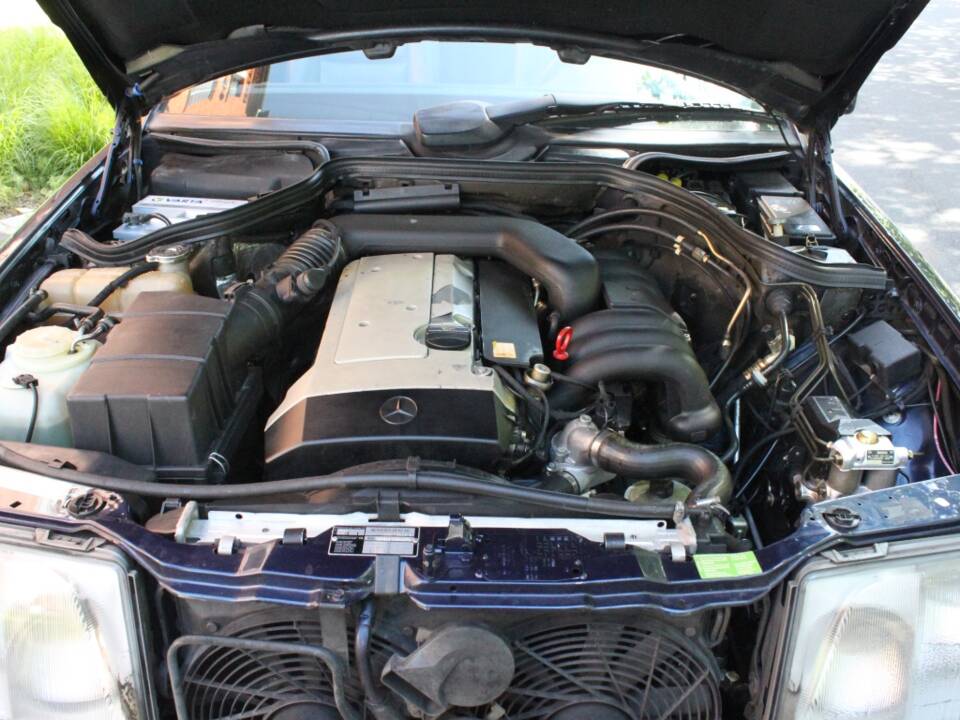 Image 11/21 of Mercedes-Benz E 320 (1995)