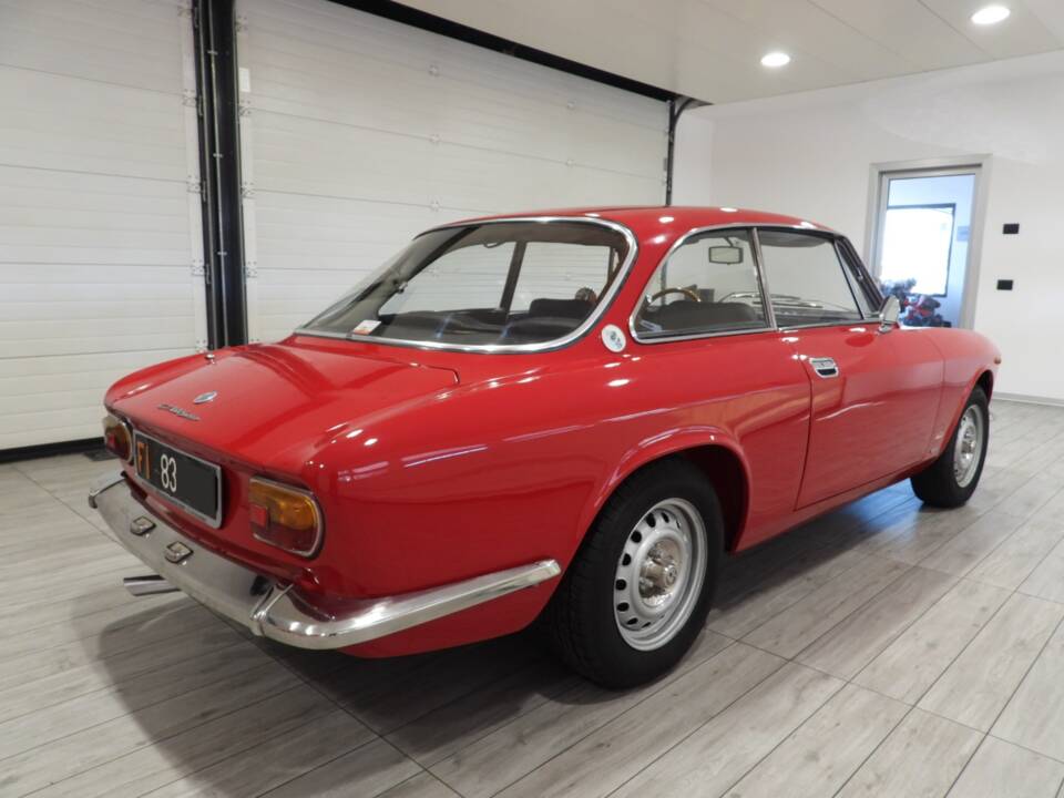 Image 4/15 of Alfa Romeo Giulia 1600 GT Junior (1975)