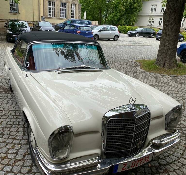 Bild 56/77 von Mercedes-Benz 250 SE (1966)