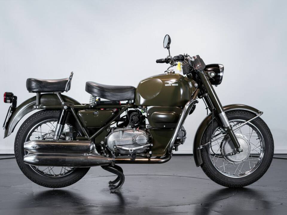 Image 4/12 de Moto Guzzi DUMMY (1976)