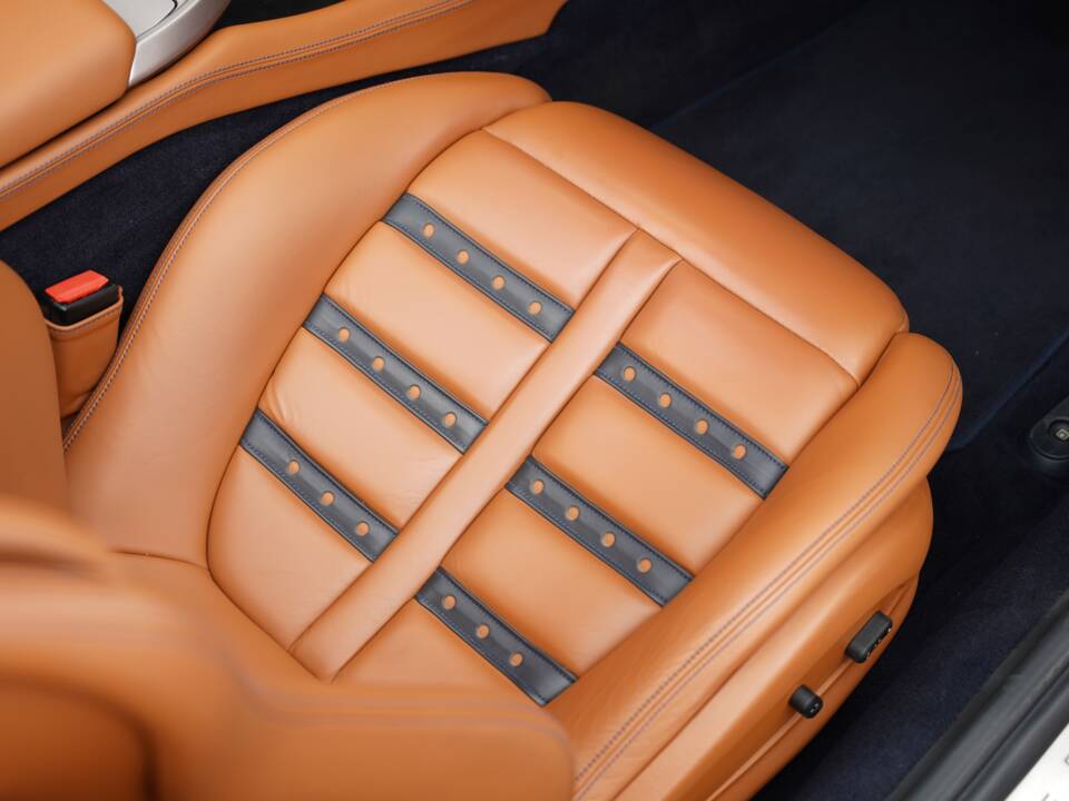 Image 19/50 de Ferrari California (2012)