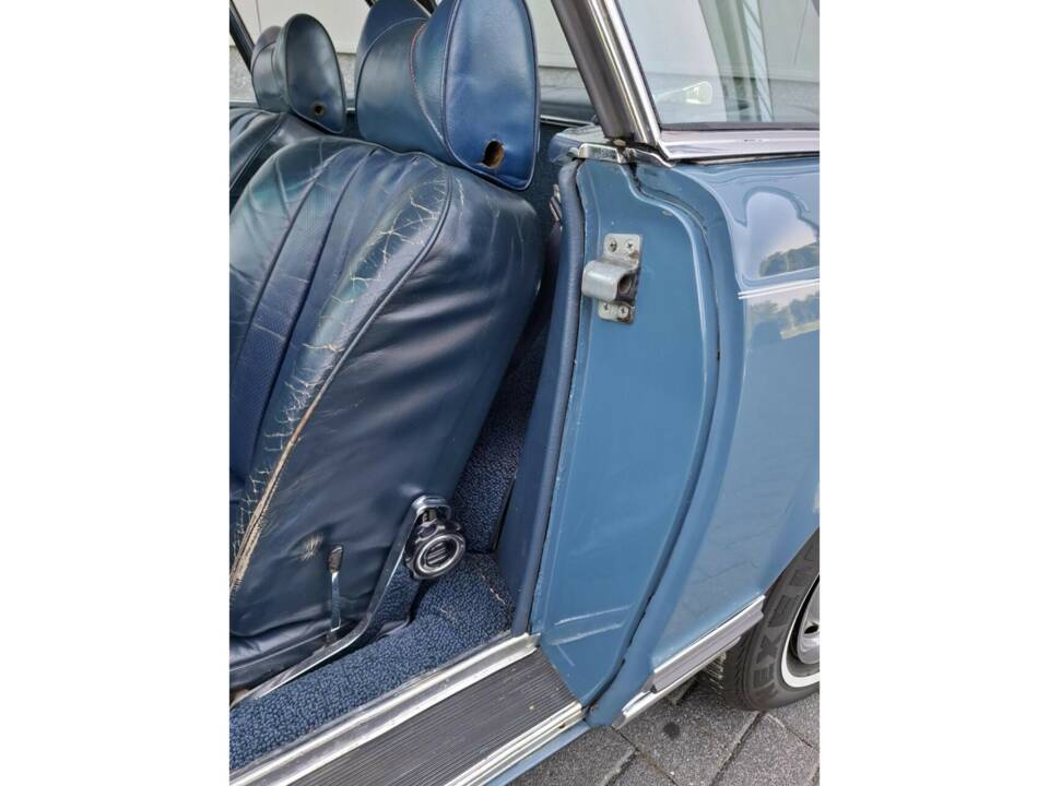 Image 32/50 de Mercedes-Benz 280 SL (1970)