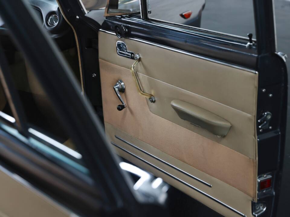 Image 33/50 of Lancia Flavia 1800 (1965)