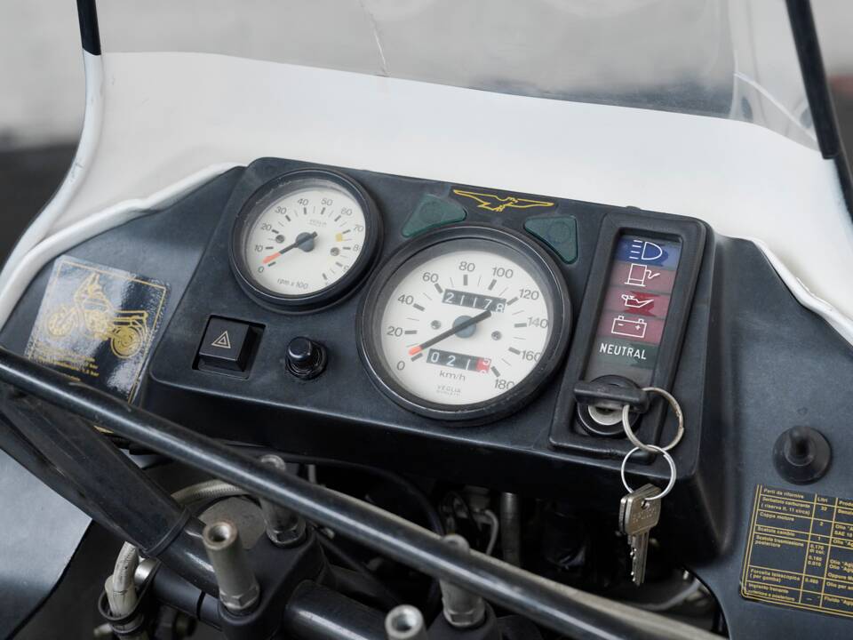 Immagine 13/19 di Moto Guzzi 750 X PA (1997)