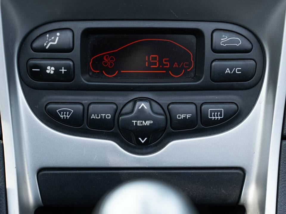 Bild 43/50 von Peugeot 307 CC 2.0i (2004)