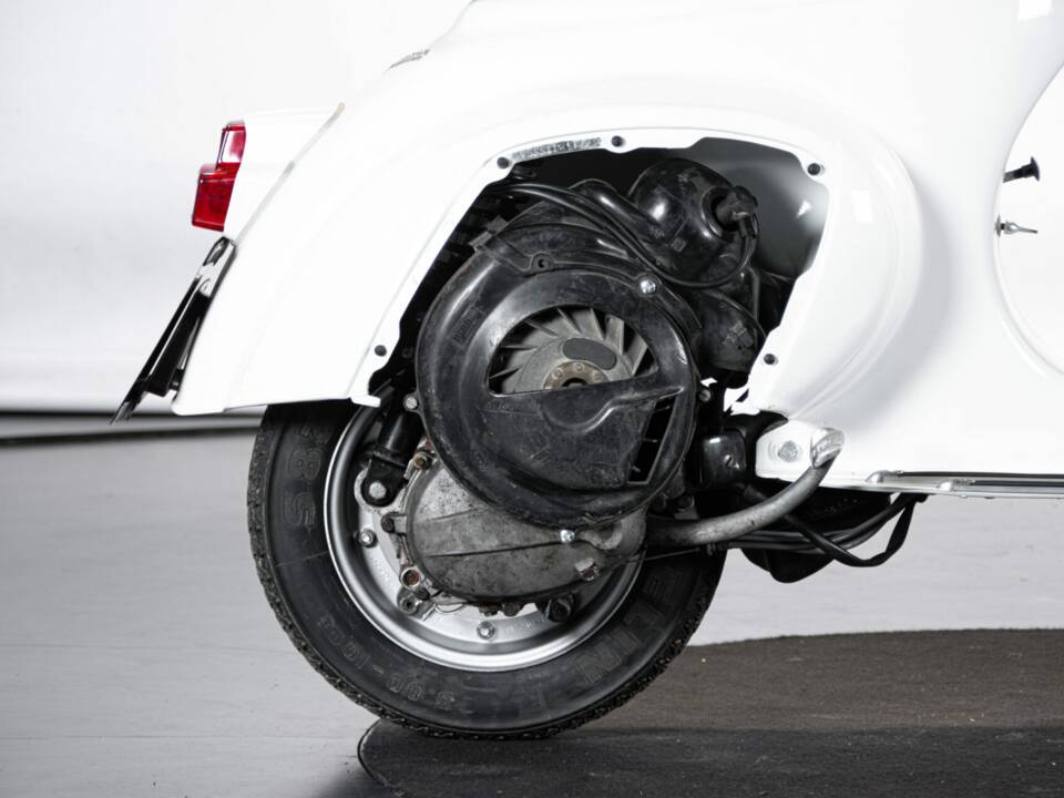 Image 27/49 of Piaggio Vespa 50 SS (1966)
