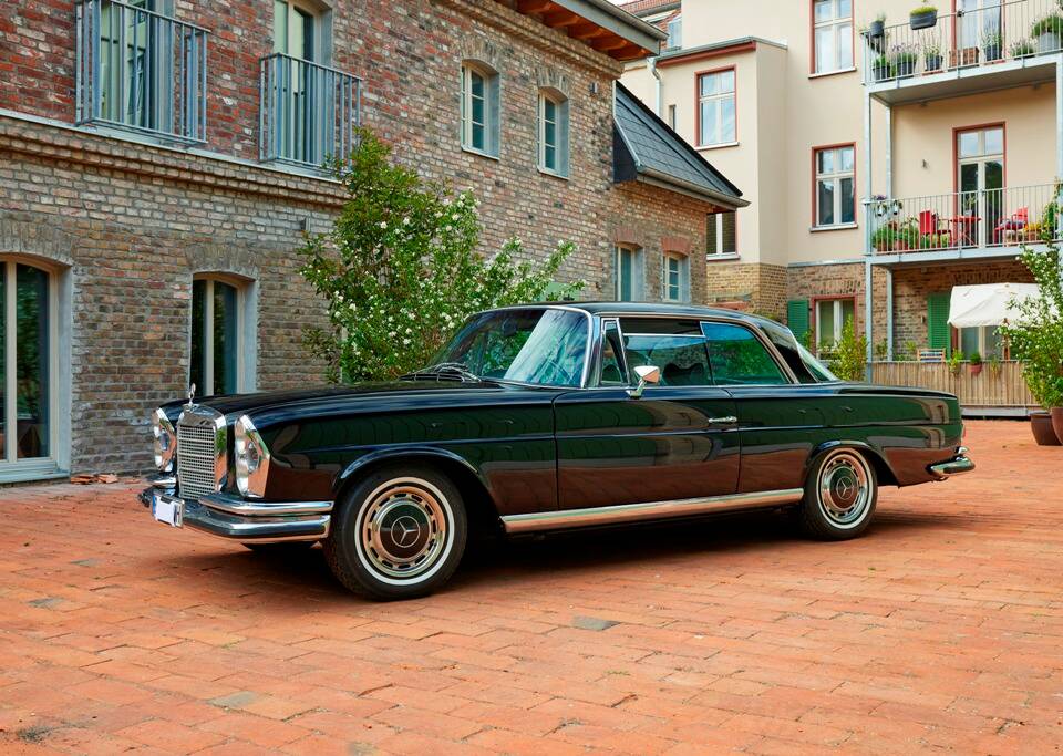 Image 13/188 of Mercedes-Benz 280 SE 3,5 (1971)