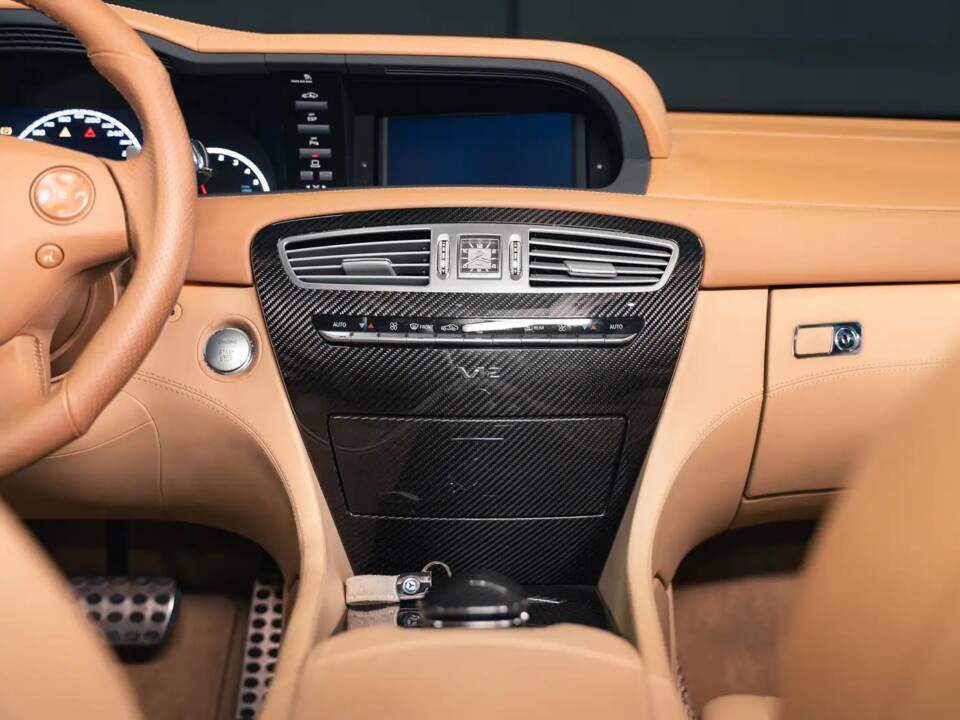 Image 20/40 of Mercedes-Benz CL 65 AMG (2008)