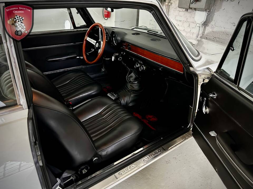 Immagine 12/53 di Alfa Romeo Giulia GT 1300 Junior (1970)