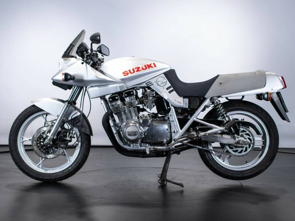 Afbeelding 1/35 van Suzuki GSX 1100 SZ Katana (1983)