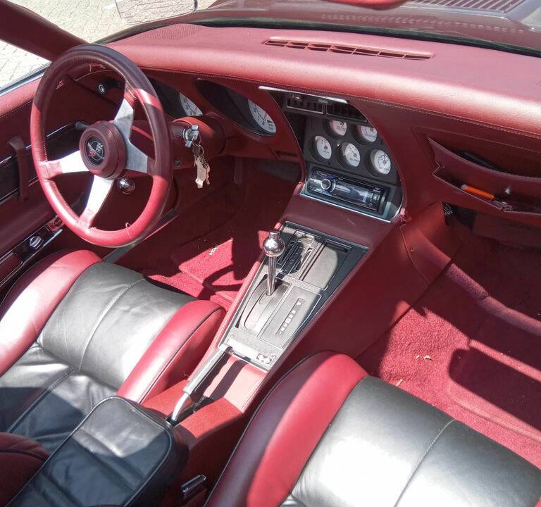 Image 2/8 of Chevrolet Corvette Stingray (1974)