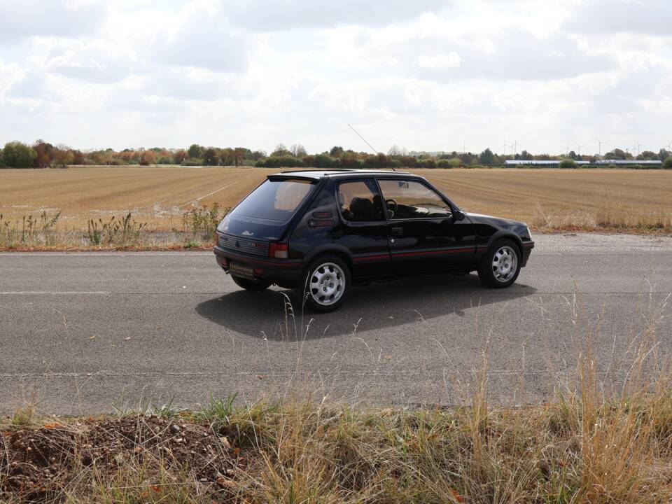 Obraz 14/56 pojazdu Peugeot 205 GTi 1.9 (1991)