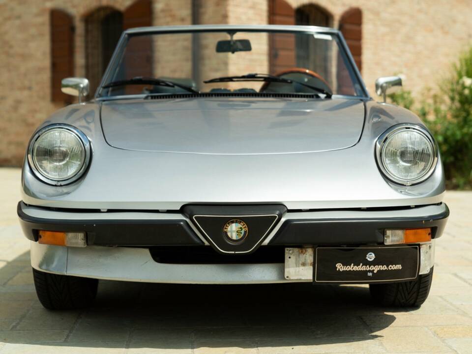 Image 11/50 of Alfa Romeo 2.0 Spider (1985)