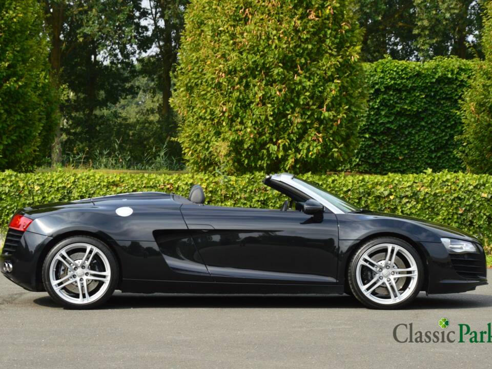 Image 6/50 of Audi R8 Spyder 4.2 FSI Quattro (2011)