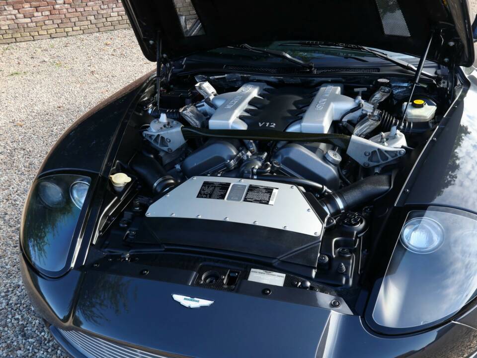 Image 35/50 of Aston Martin V12 Vanquish (2003)