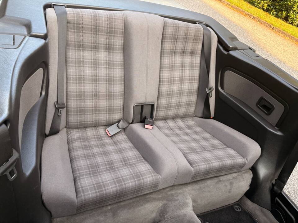 Immagine 28/75 di BMW 320i (1988)