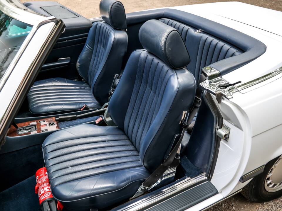 Image 28/43 of Mercedes-Benz 300 SL (1989)