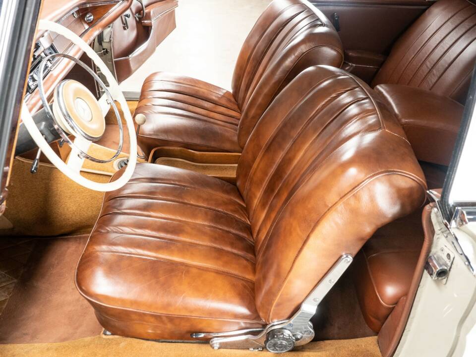 Image 5/54 of Mercedes-Benz 220 SE b (1963)