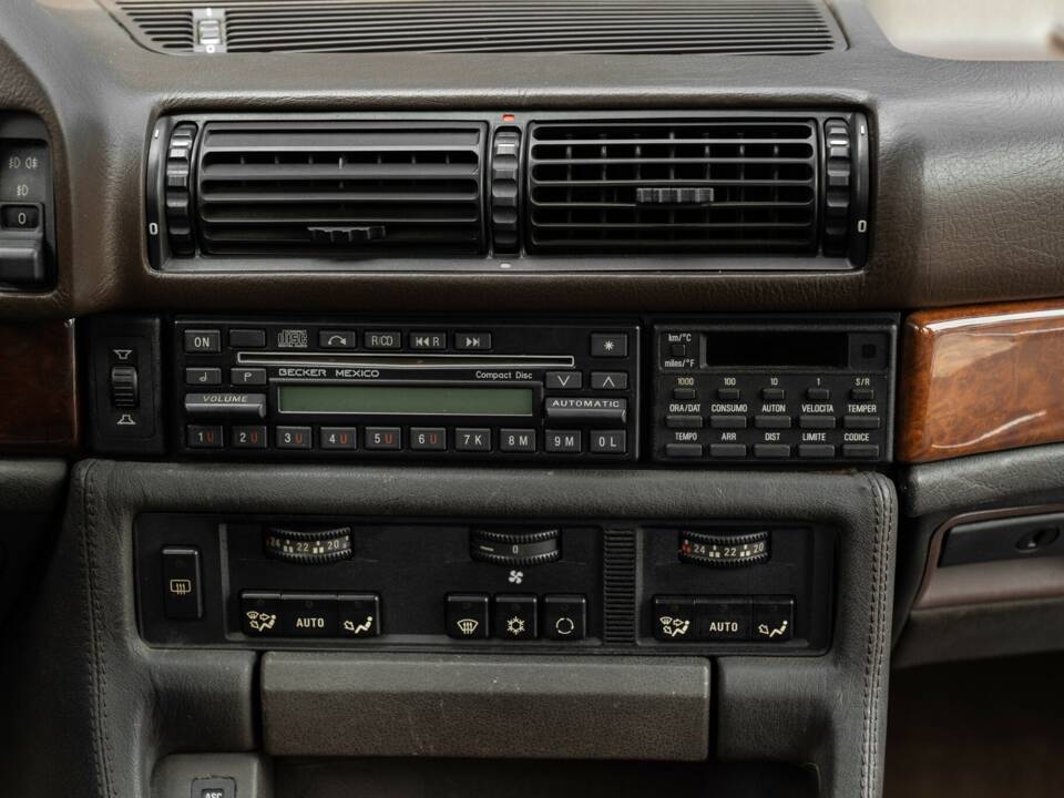 Image 27/36 of BMW 750iL (1989)