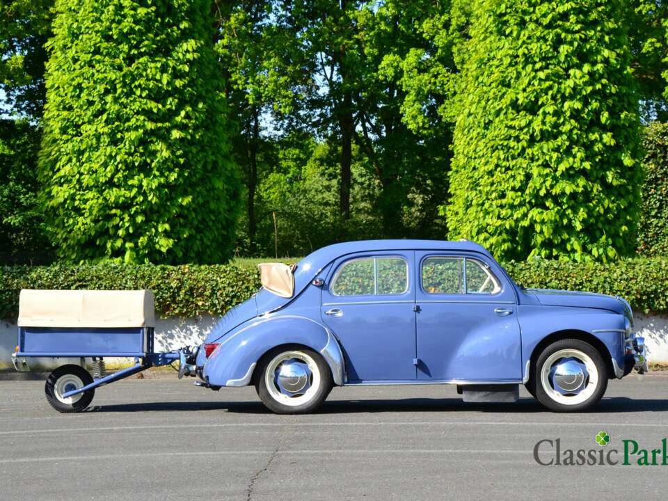 Image 6/50 of Renault 4 CV Décapotable (1954)