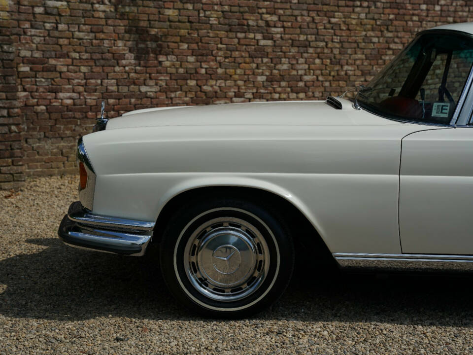 Immagine 37/50 di Mercedes-Benz 280 SE 3,5 (1970)