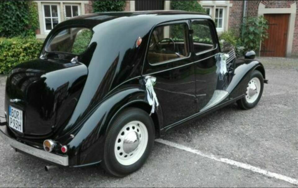 Bild 2/6 von Renault Novaquatre (1939)