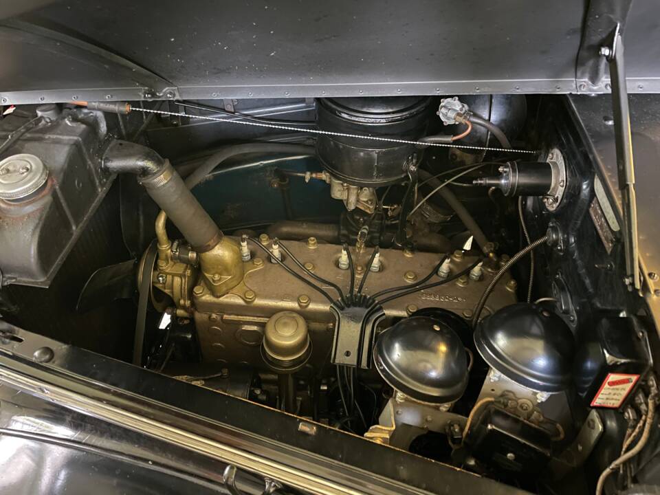 Bild 13/16 von Chrysler Royal Sedan (1938)