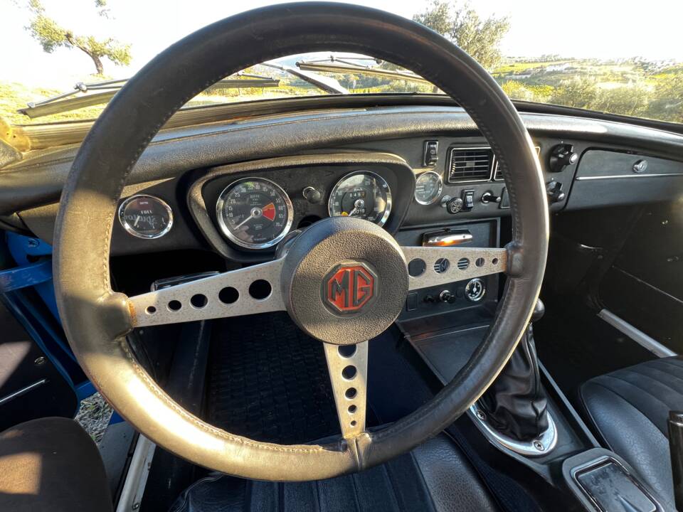 Image 31/50 of MG MGB GT (1972)