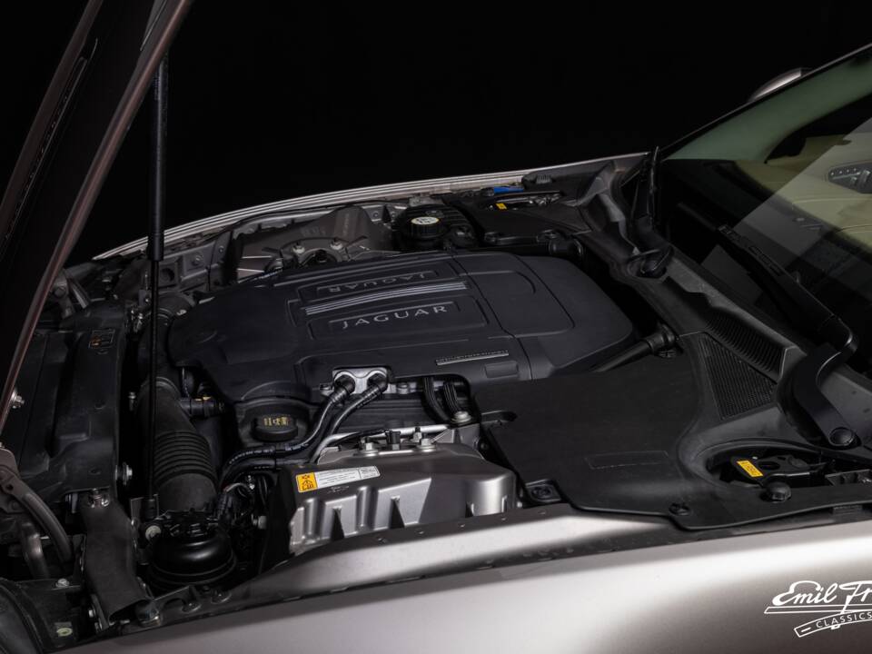 Image 7/8 of Jaguar XKR (2009)