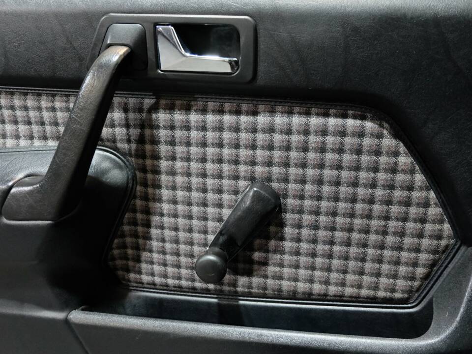 Bild 11/32 von Mercedes-Benz 190 E 1.8 (1991)