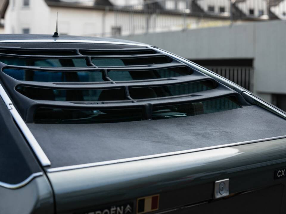 Image 9/25 de Citroën CX 25 Prestige (1983)