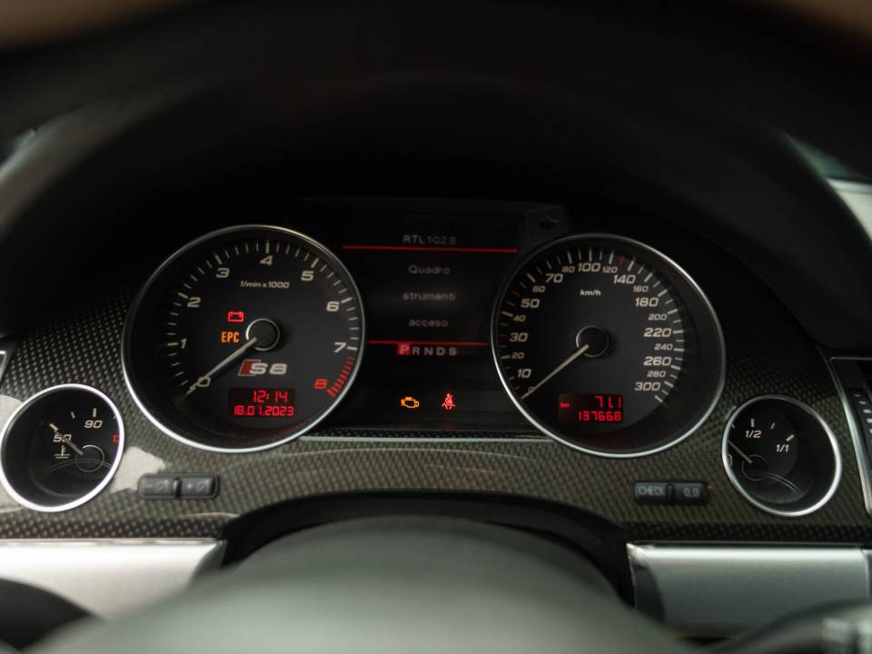 Image 39/41 de Audi S8 V10 (2009)