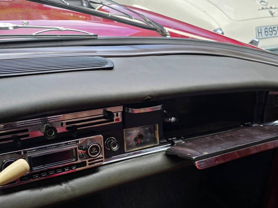Image 16/21 of Mercedes-Benz 200 D (1968)