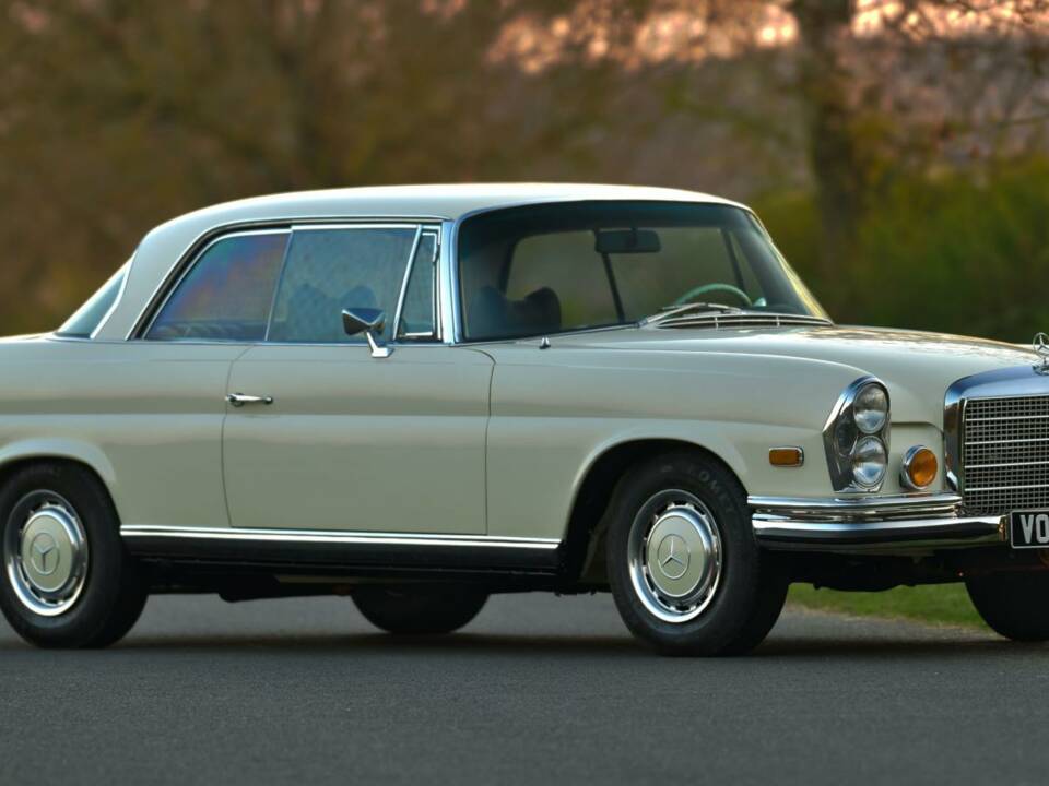 Image 3/50 of Mercedes-Benz 280 SE 3,5 (1971)