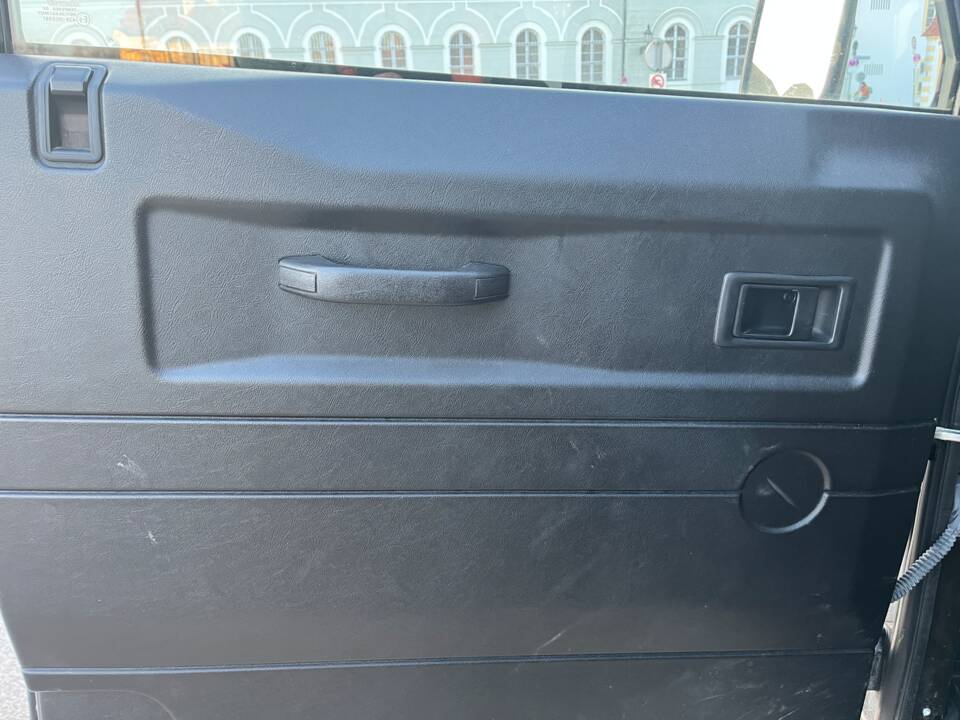 Image 85/93 of Land Rover Defender 110 (2014)
