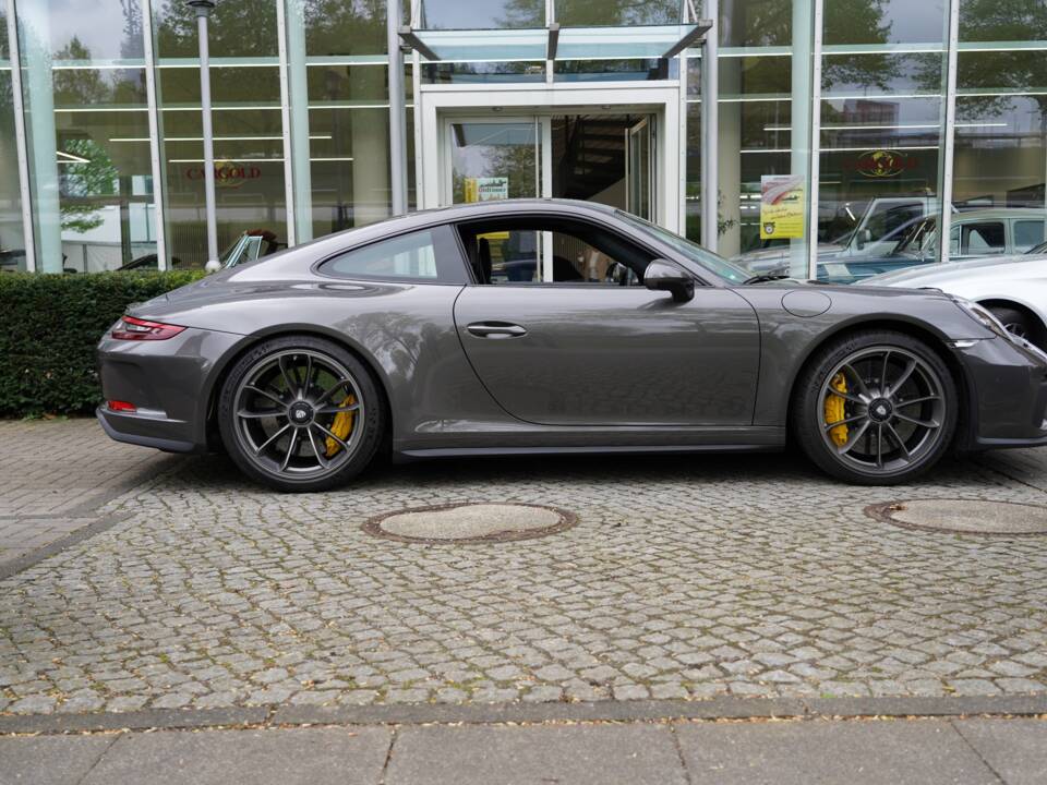 Image 3/13 de Porsche 911 GT3 Touring (2018)