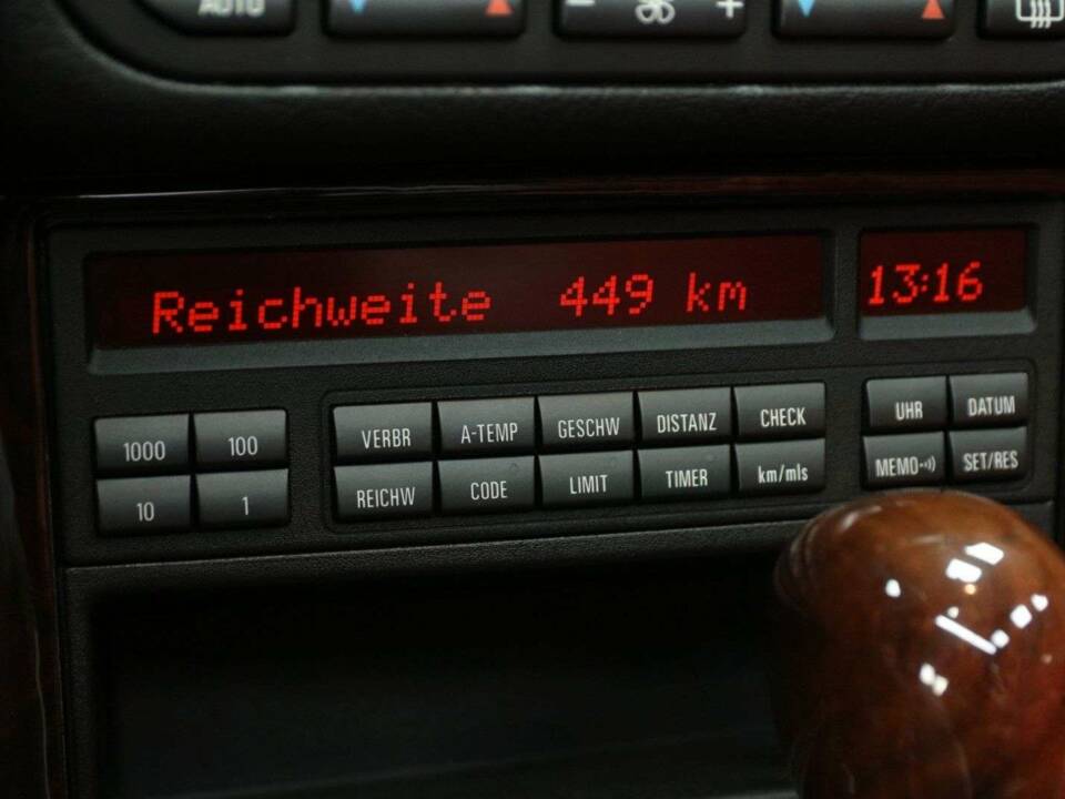 Immagine 19/50 di BMW 328i (1997)