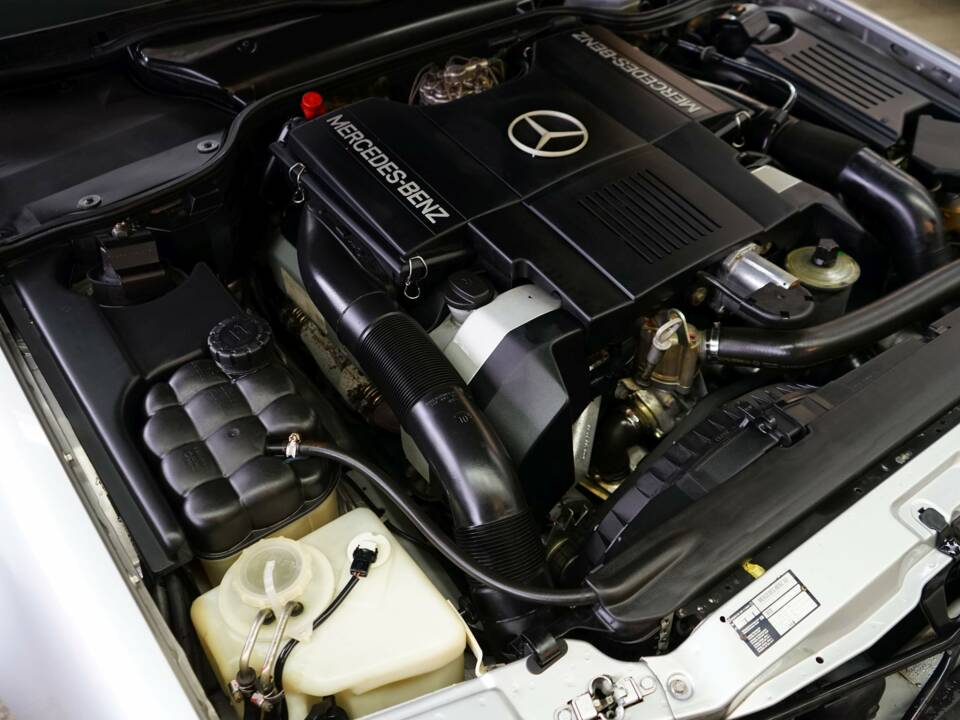 Image 30/38 of Mercedes-Benz 500 SL (1991)