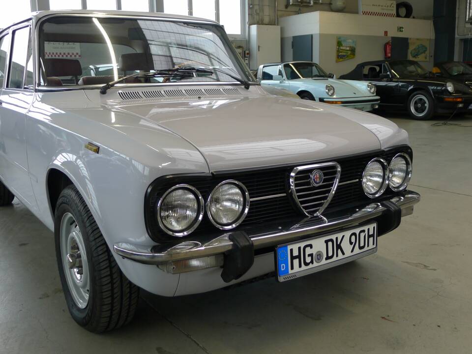 Image 33/34 of Alfa Romeo Giulia Nuova Super 1600 (1974)