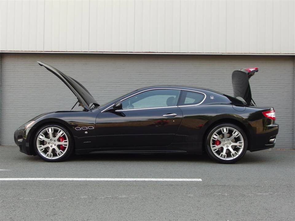 Afbeelding 87/100 van Maserati GranTurismo S (2010)