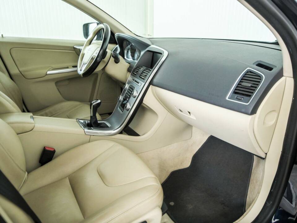 Image 12/50 de Volvo XC60 D3 (2017)