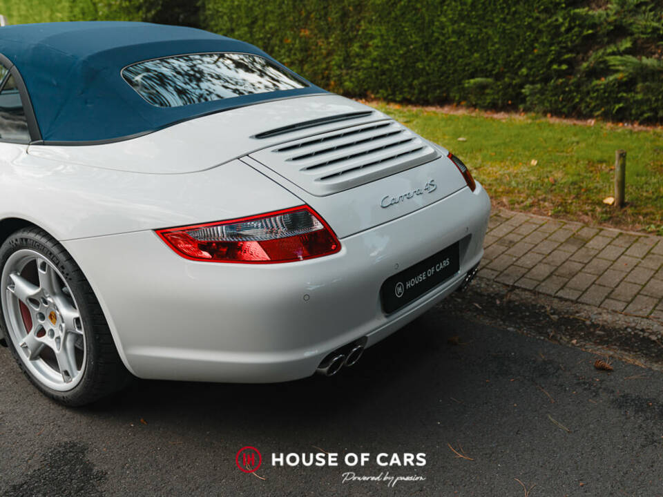 Image 28/50 de Porsche 911 Carrera 4S (2007)