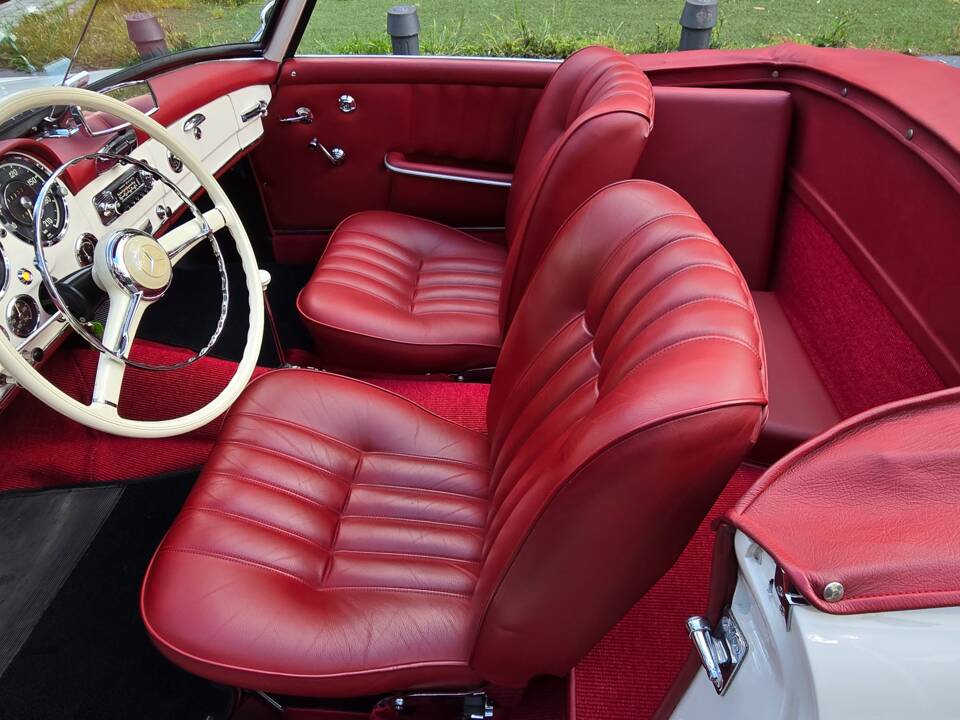 Image 14/21 of Mercedes-Benz 190 SL (1961)