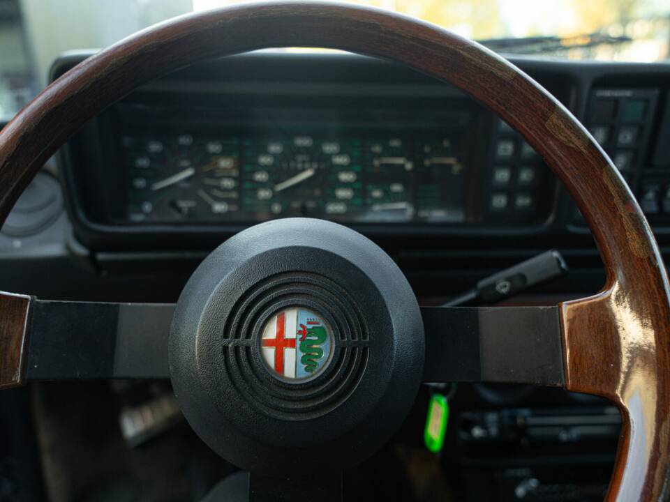 Image 20/39 de Alfa Romeo Alfetta 2.0 (1983)